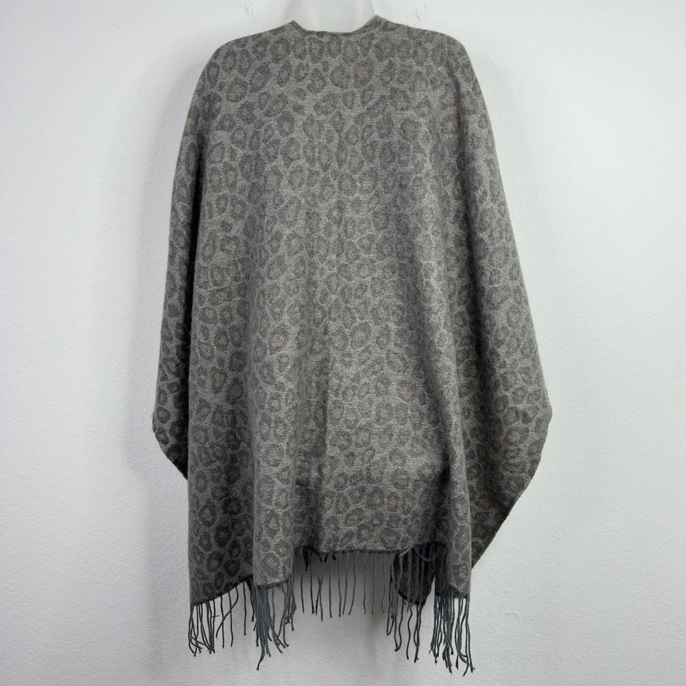 Woolrich Poncho Womens OS Grey Leopard Print Open Front Draped Fringe Boho Shawl